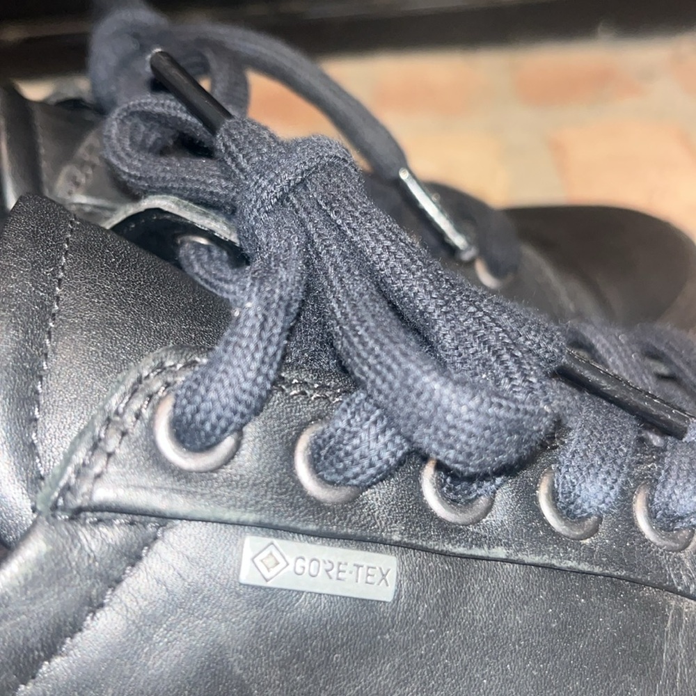 ECCO Soft 7
Women's Leather Gore-Tex Sneaker - Picture 10 of 12